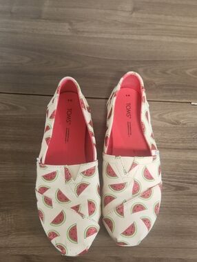 TOMS Watermelon Print Canvas Slip-Ons Size 8